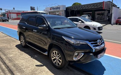 TOYOTA HILUX SW4 2.8 SRX 4X4 7 LUGARES 16V TURBO INTERCOOLER DIESEL 4P AUTOMÁTICO 2017